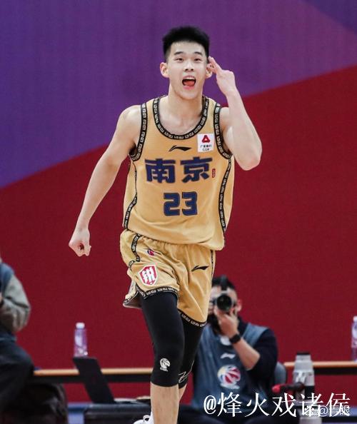 8秒速攻完成,这样的辽宁男篮让人难以辨识 8秒速攻完成,这样的辽宁男篮让人难以辨识